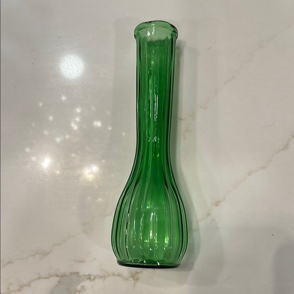 2/$20 BUD VASE VINTAGE EMERALD GREEN RIBBED SCALLOPED MARKED 9” - Picture 5 of 7